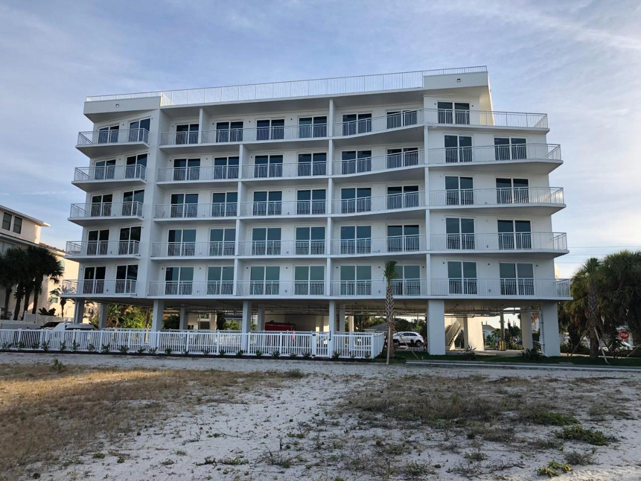 Provident Oceana Beachfront Suites St. Pete Beach Exterior photo